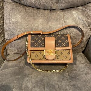 Brown crossbody with gold chain